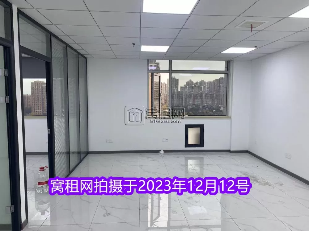 华泰小学对面宁波堇山大厦105平米办公室出租朝南2个隔间