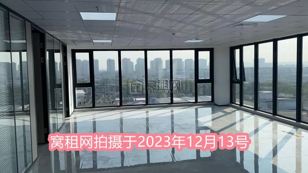 江北洪塘湾写字楼出租173平米东南朝向精装修2个隔间