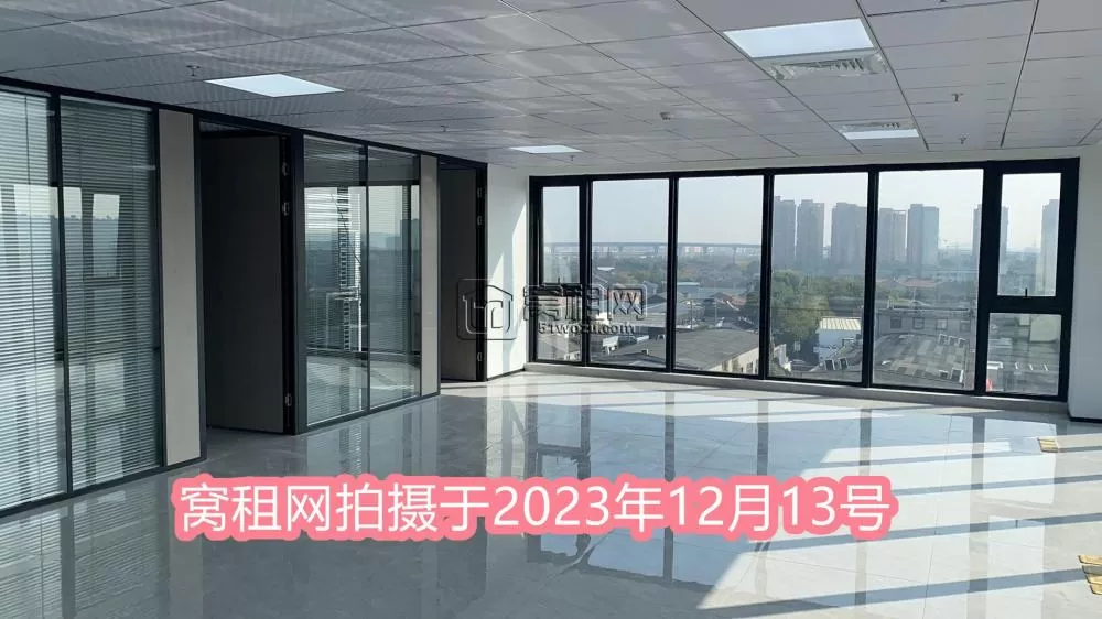 江北洪塘湾写字楼出租173平米东南朝向精装修2个隔间
