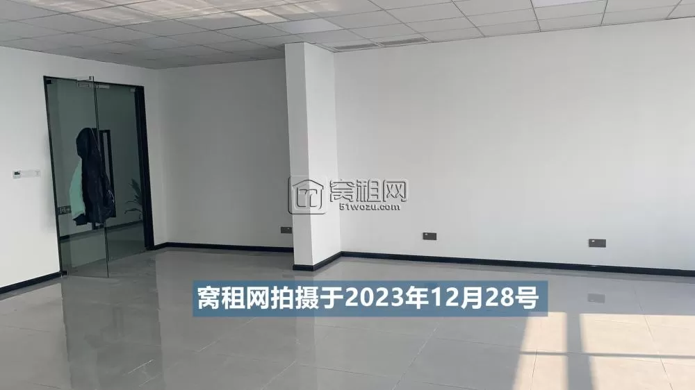 集士港1228园区出租105平米朝南精装修办公室