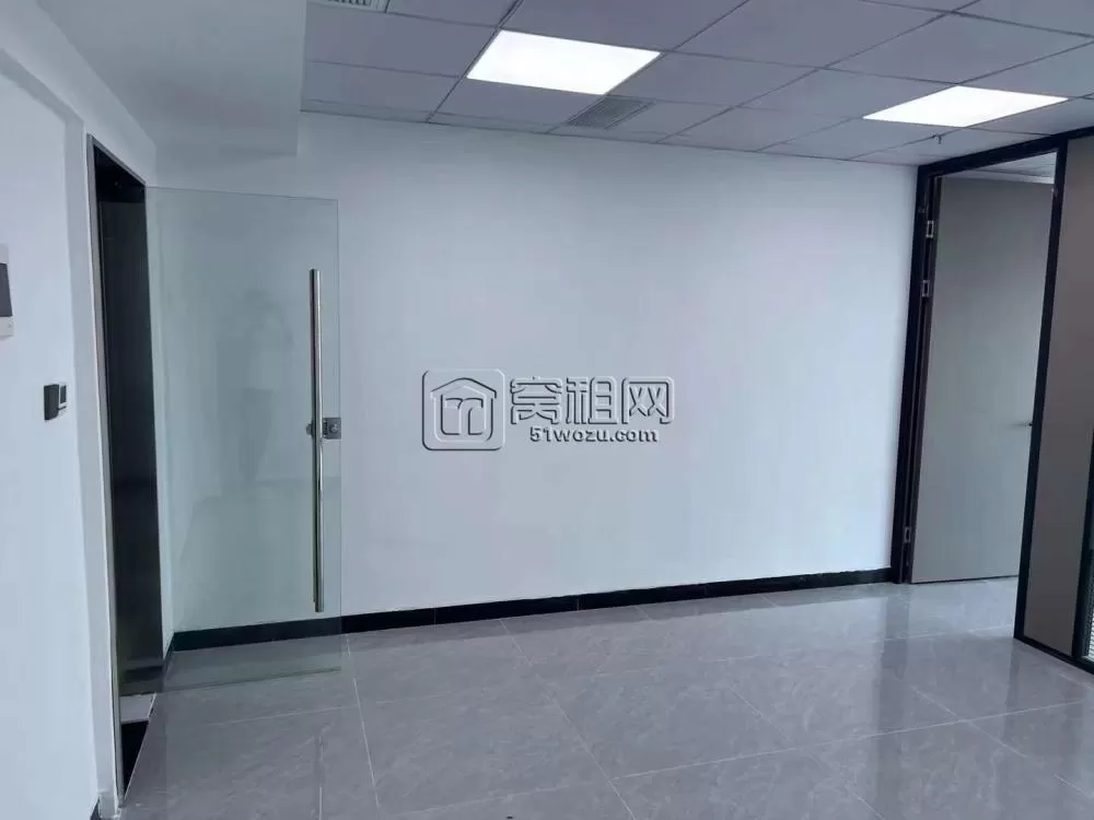 汇亚国际小面积带家具门开着直接看房！56平方3600月