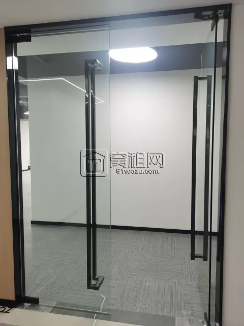 天一宁波海曙汇金大厦写字楼228.44平，精装朝南四隔间办公室出租