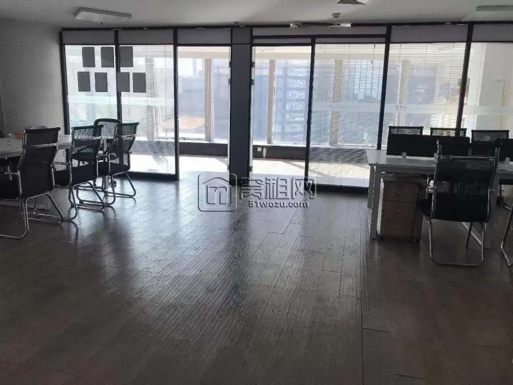 天一地铁口华联大厦，精品好房，182平，带家具，东南朝向