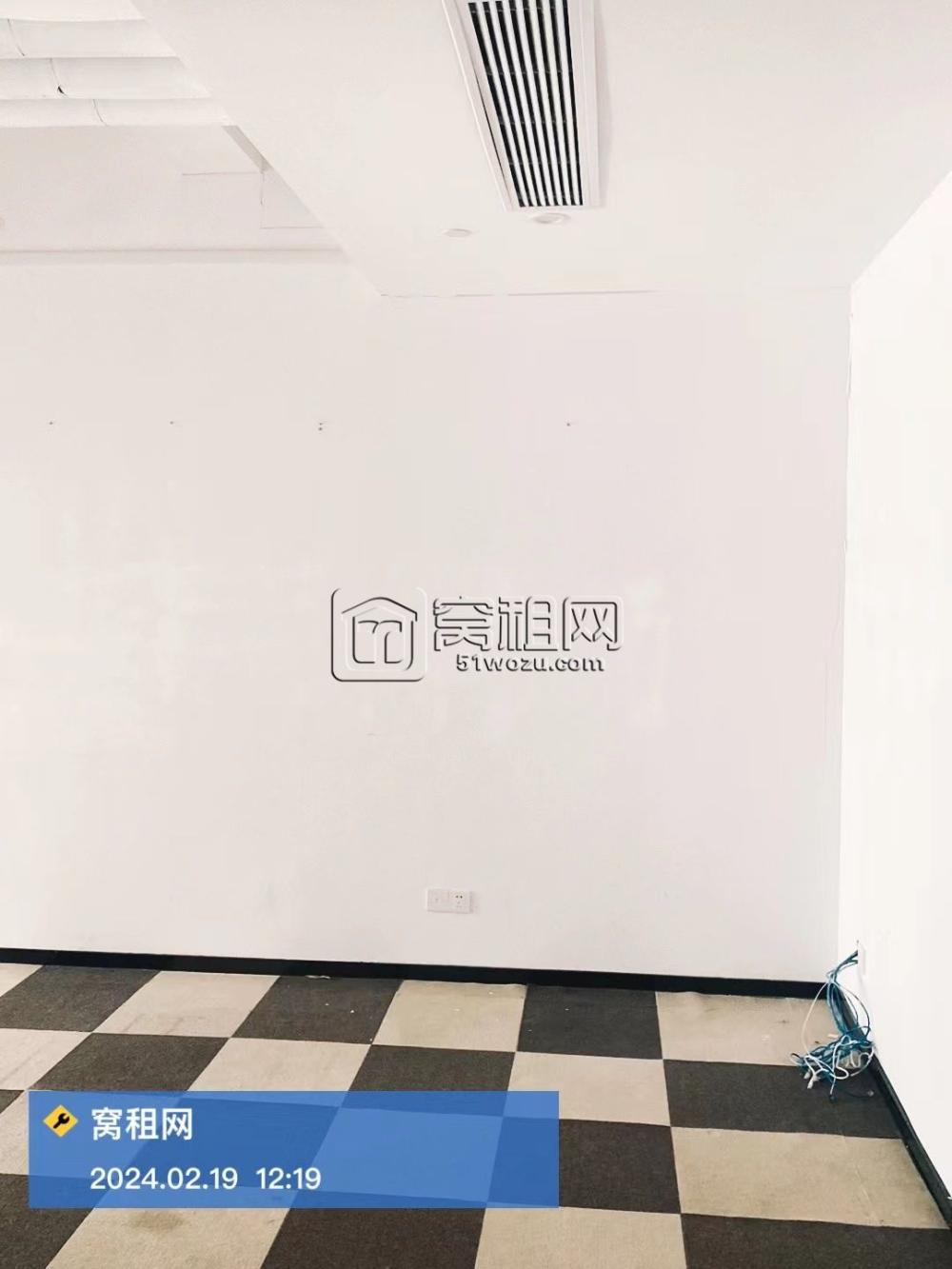 萌恒大厦80平米朝南办公室精装修有隔间出租(图3)