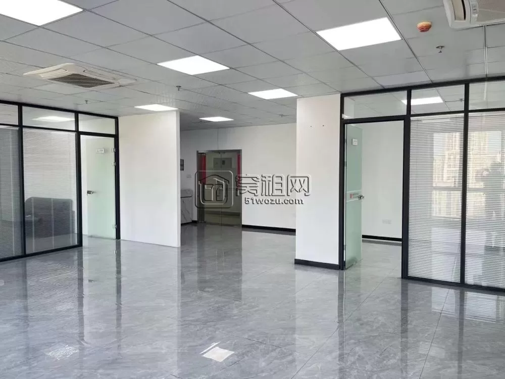七里新都精装236.5平，四个隔间，西北双面采光，独立空调