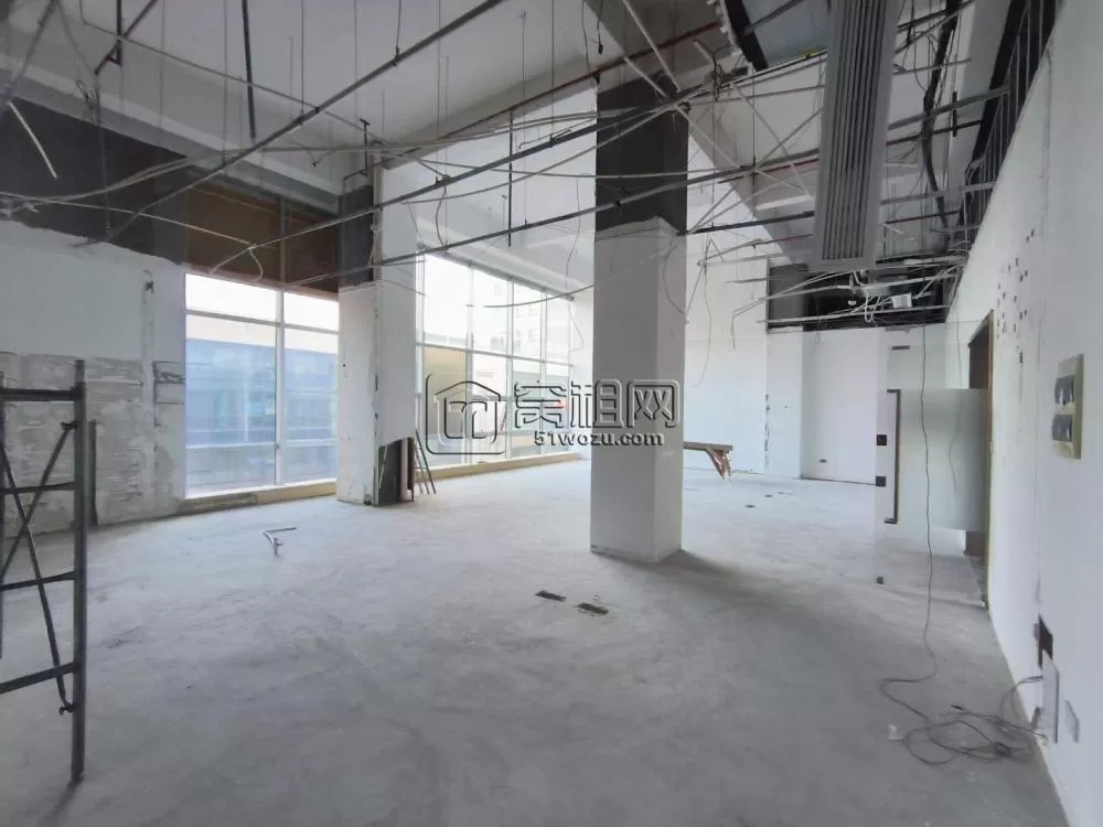 东部新城新府银座3号楼可以接煤气管道  可以做会所 办公 健身房等等业态 面积205平米