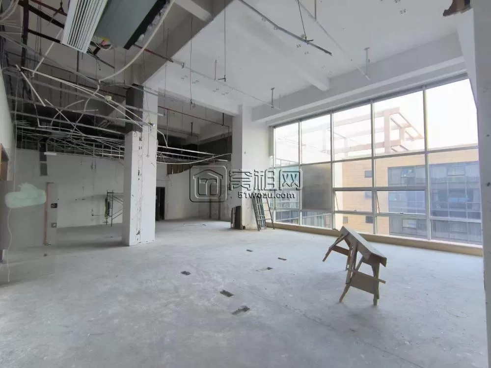 东部新城新府银座3号楼可以接煤气管道  可以做会所 办公 健身房等等业态 面积205平米
