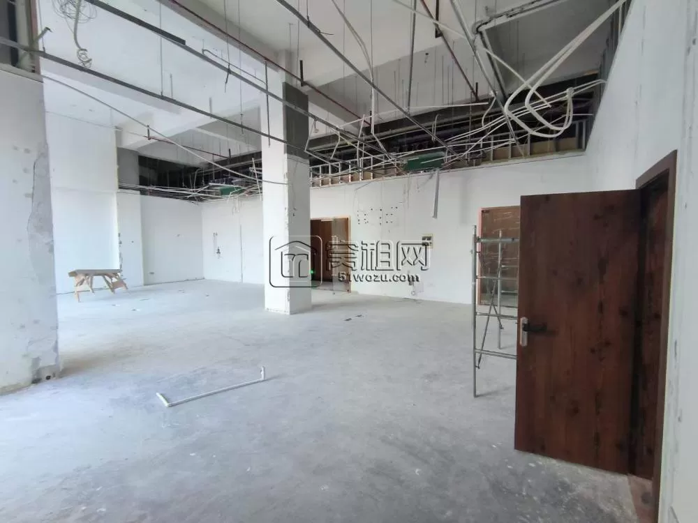 东部新城新府银座3号楼可以接煤气管道  可以做会所 办公 健身房等等业态 面积205平米