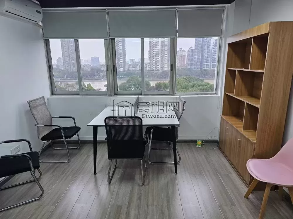 新景江大厦32平1400每月，带家具