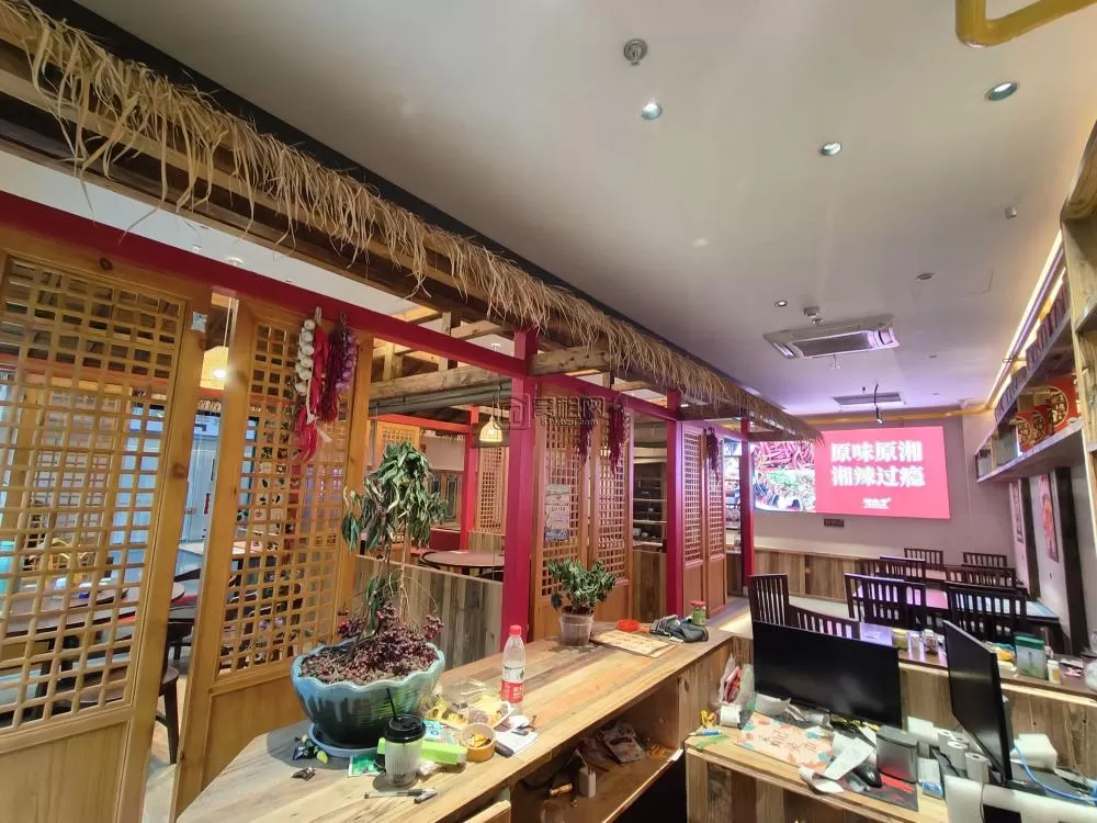 长丰聚亿广场1楼店铺出租339平餐饮装修，燃气空调都在