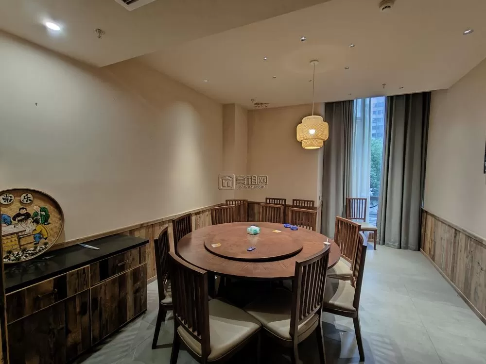 长丰聚亿广场1楼店铺出租339平餐饮装修，燃气空调都在