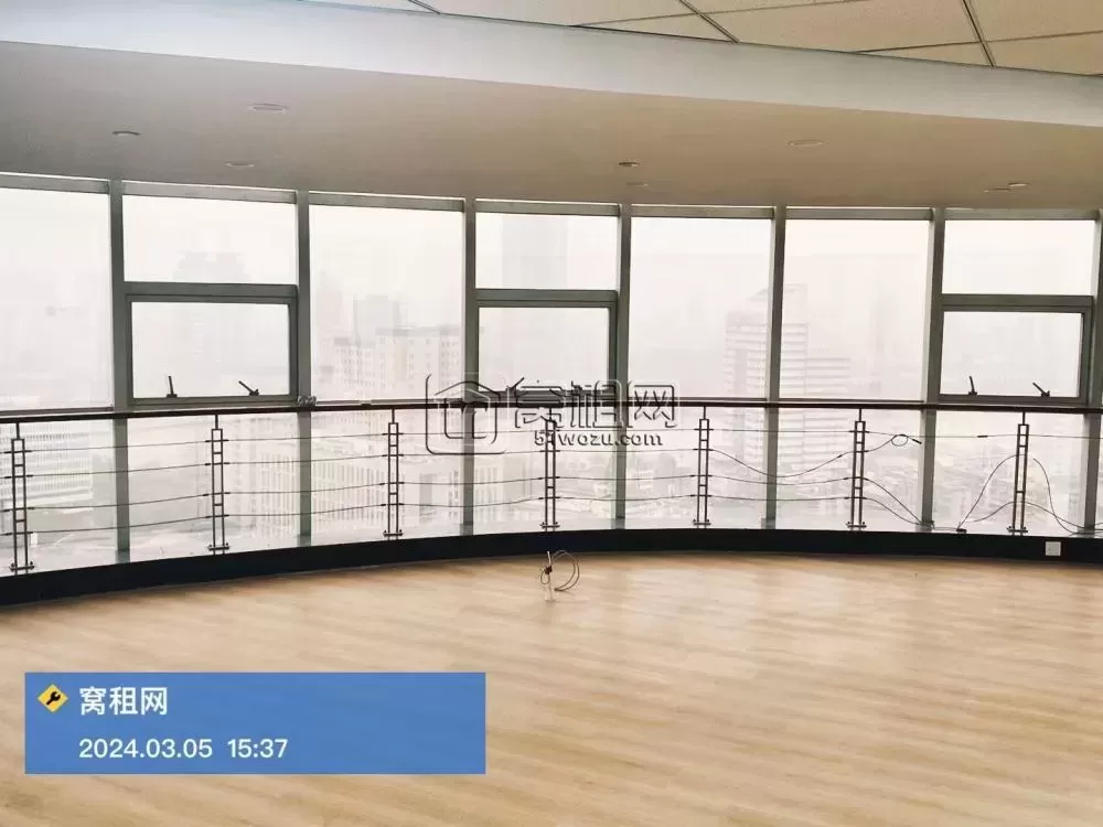 宁波银亿外滩大厦写字楼145平米精装修出租朝南