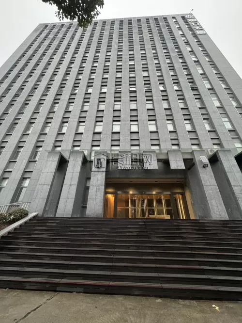 高新区恒力大厦全新装修出租 195平方 朝南 3隔间 得房率78% 可配家具