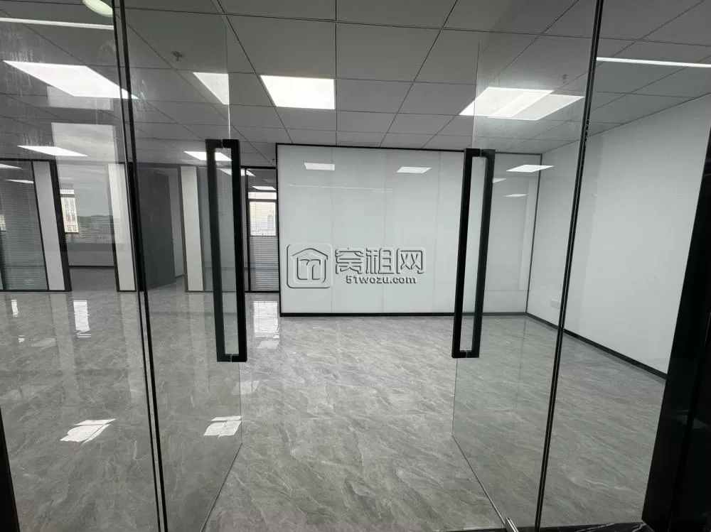 高新区恒力大厦全新装修出租 195平方 朝南 3隔间 得房率78% 可配家具