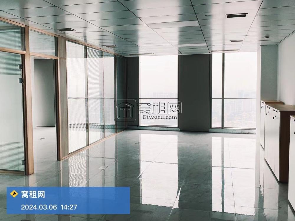 东部新城宁兴国贸云顶写字楼245平米精装修办公室有隔间出租(图3)