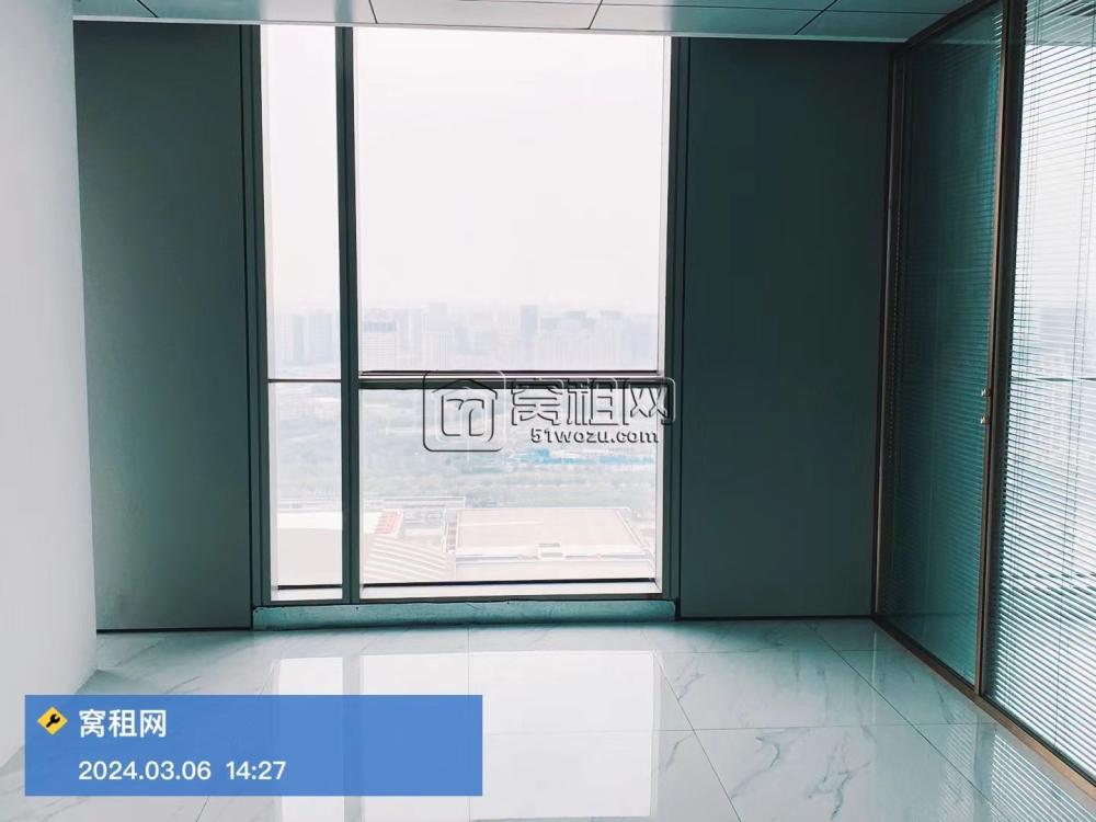 东部新城宁兴国贸云顶写字楼245平米精装修办公室有隔间出租(图9)