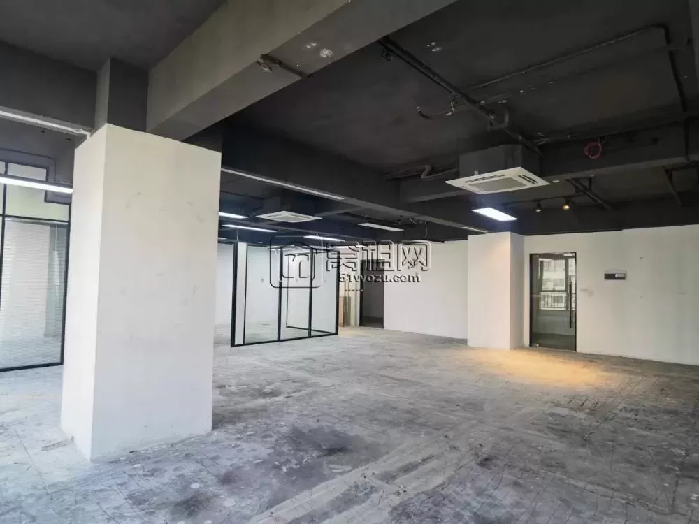 潘火实验中心对面写字楼出租556㎡，朝西北，年租金：286340元，适合各类行业