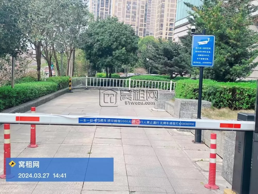 南部商务区红巨大厦停车收费