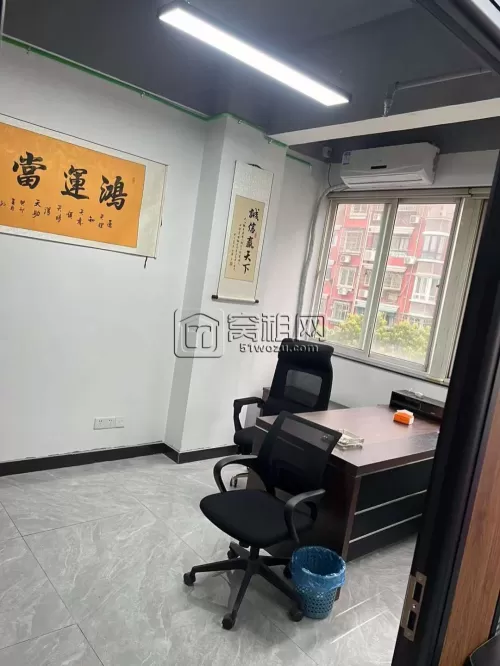 海曙恒一广场对面80平带全套家具，客户急转租无转让费，3500月