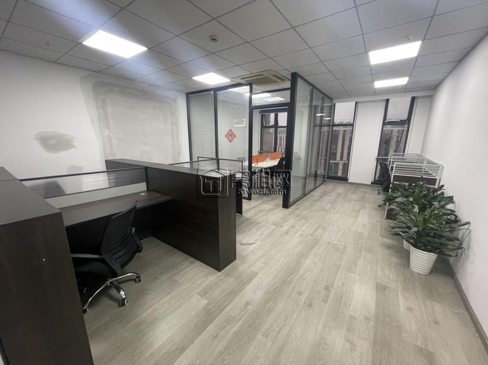 宁波北岸财富中心73平带一个隔间和办公家具