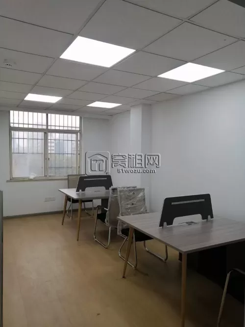 三市大厦35平1200元每月带家具