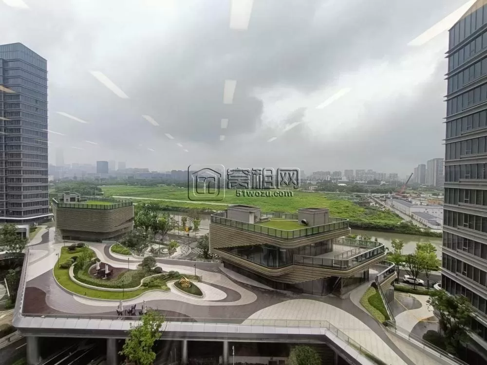 物产城投大厦整层，精装修，大落地窗采光好视野开阔出租