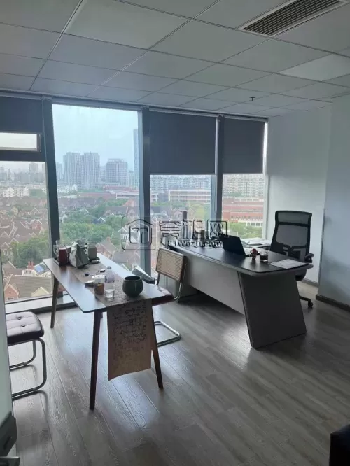 汇亚190平方 月租9300带全套家具 ​纯地铁口