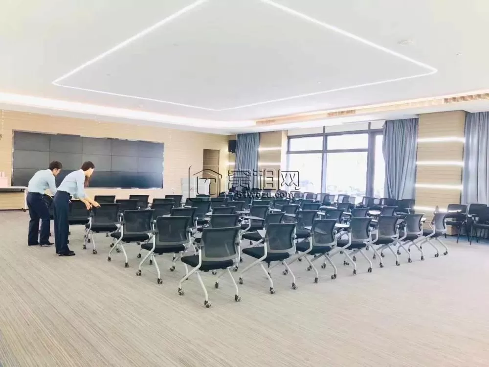 万科云谷中心3个隔间～形象墙L型采光面积217平米