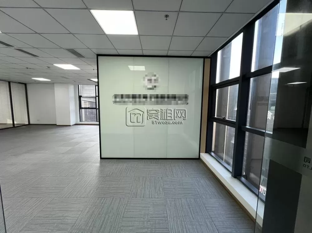 宁波恒凯大厦188平米精装修办公室三个隔间 租金8600元/月出租