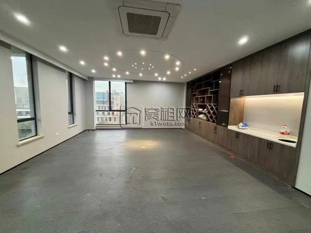 海曙富港电商城376平整层   适合商业办公 私人会所     有厨房可做饭    带大露台