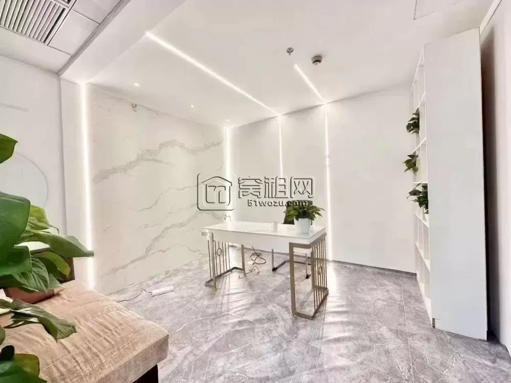 宁波龙腾大厦670平，电梯口，精装修，带上下水，超多隔间，南半层超高利用率