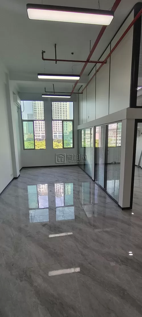 天一上海浦发银行隔壁江夏银座 90+40㎡/4500 元，独立空调，可注册