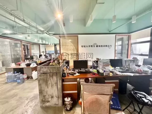 泰康大厦420平电梯口东南朝向～工业风写字楼出租