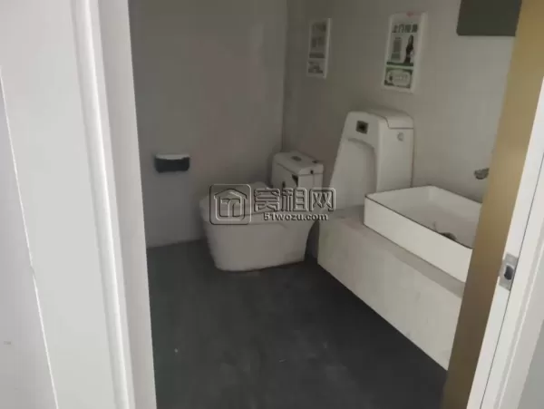 海曙城西现有棋牌装修，1100 平，20 间包间，有想在城西开棋牌的老板过来聊聊