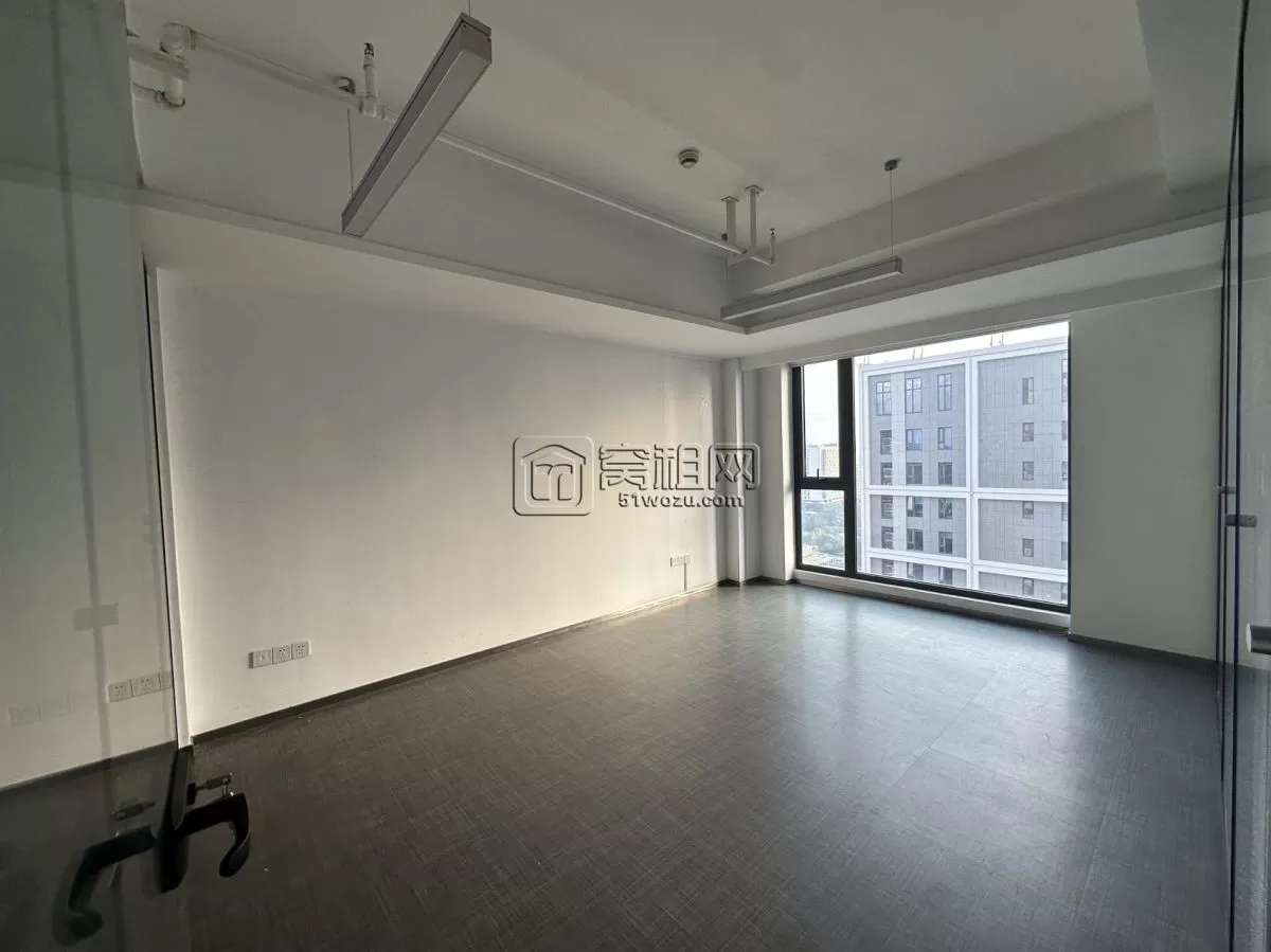 地铁1号线、5号线海宴北路A出口直达金融硅谷辅楼 10号楼95.04m²写字楼出租