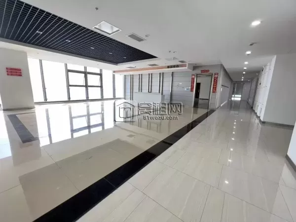 宁波绿城宁波中心对面金融硅谷主楼宁波逸东诺富特酒店1563.52平米大气的前台办公室出租