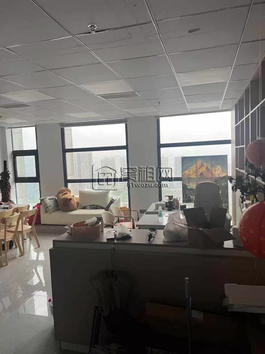 名汇大厦100平方特价4300/月，24小时空调！带定制柜子 双面采光 适合工作室