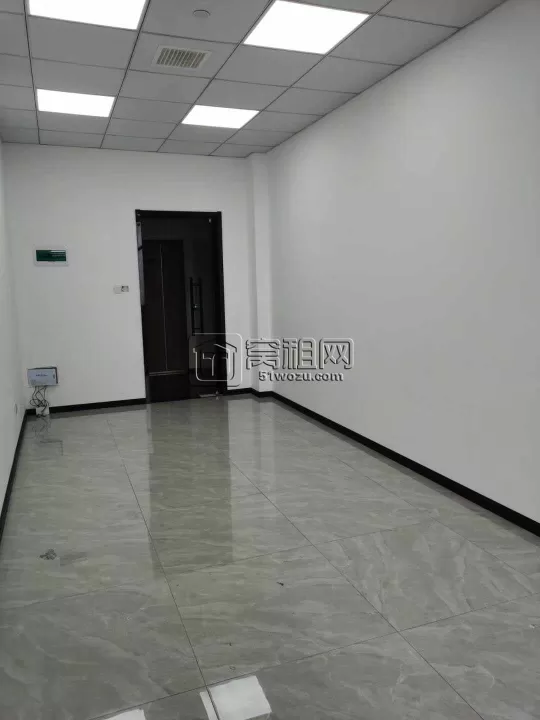 江北长兴路地铁口宁波萤集云汇中心42平精装可定制隔间，朝南高楼层