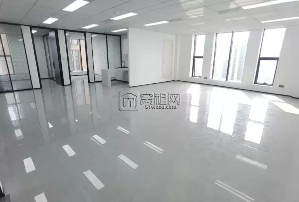 高新区研发园B区 花园式门厅​295平，出租 ​精装修4隔间，1个小仓库，带水吧