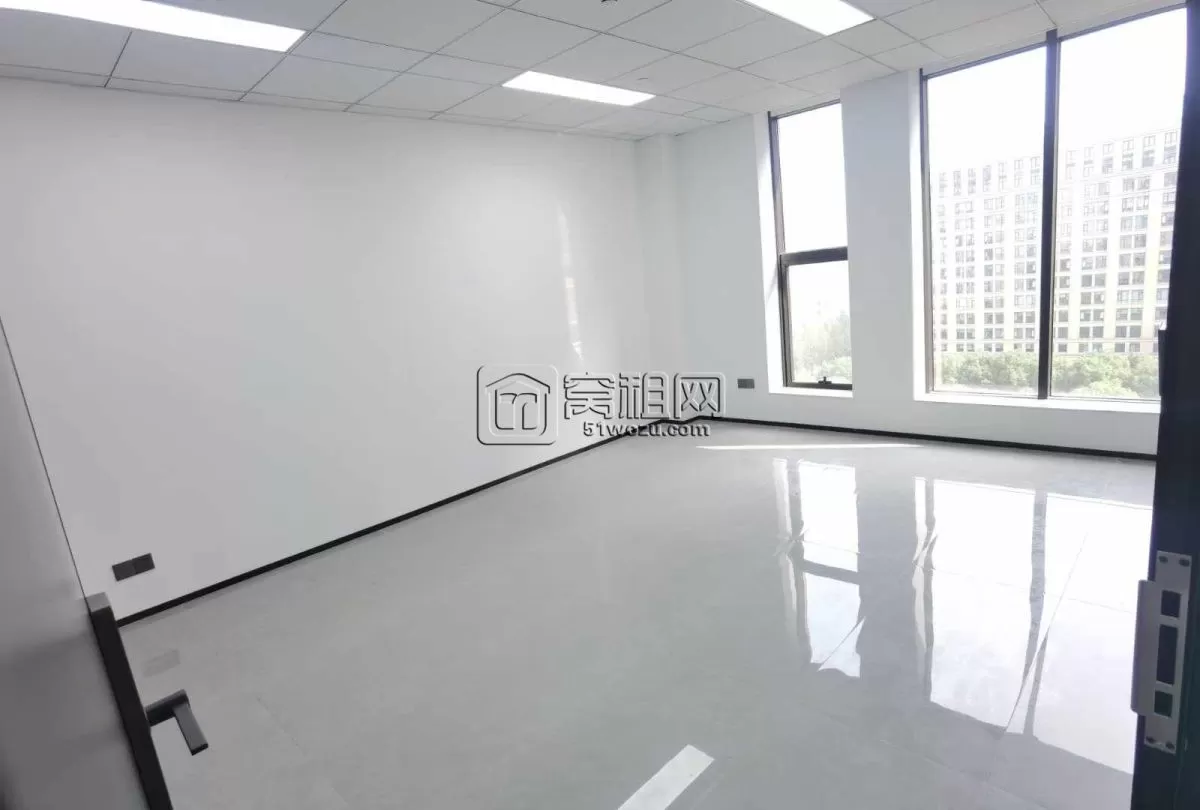 高新区研发园B区 花园式门厅​295平，出租 ​精装修4隔间，1个小仓库，带水吧