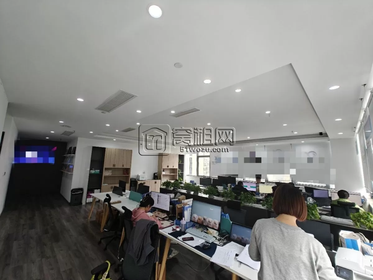 萌恒大厦东南朝向电梯口 297平，精装修带多个隔断，14002元/月