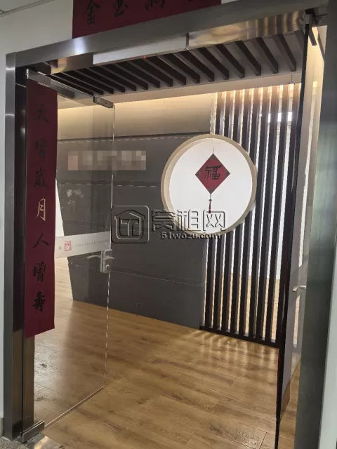 和荣大厦，朝西，128㎡，年租金：86656元，来谈就租