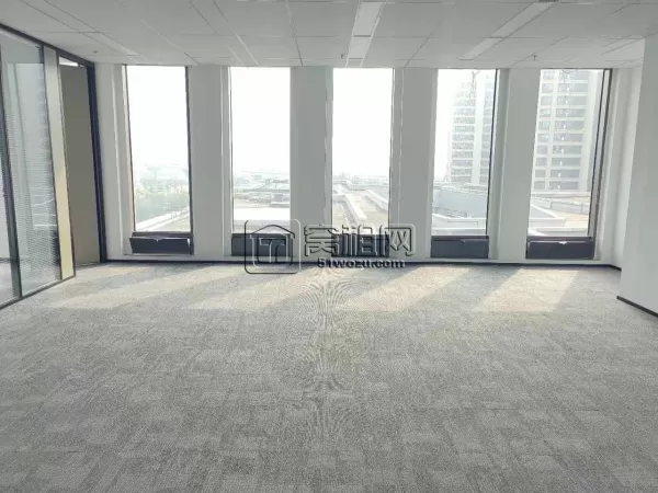 万科云谷中心208平精装三隔间全落地窗采光☀️双面朝向可配家具拎包入驻。
