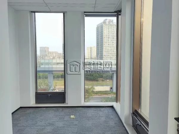 万科云谷中心208平精装三隔间全落地窗采光☀️双面朝向可配家具拎包入驻。