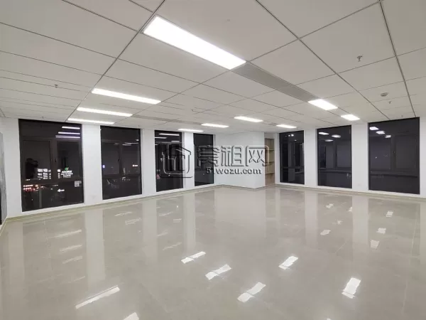 高新区汽车城对面嘉利广场东南162平7880/月，定制1-4隔间