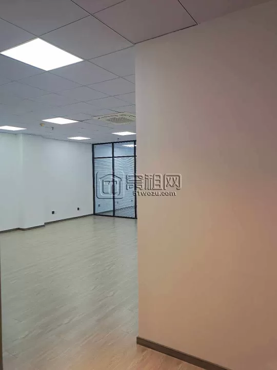银亿外滩大厦148平全新装修，随时咨询看房