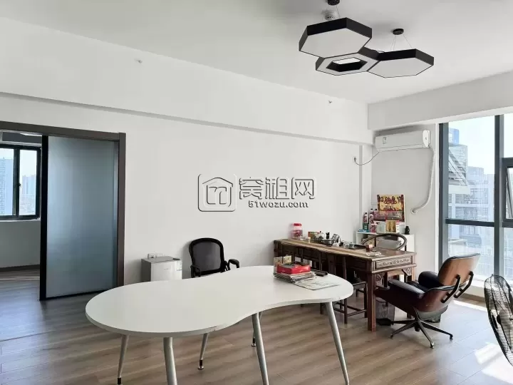 宁波地铁4号线出口写字楼东方商务中心5号楼145平 东南朝向出租