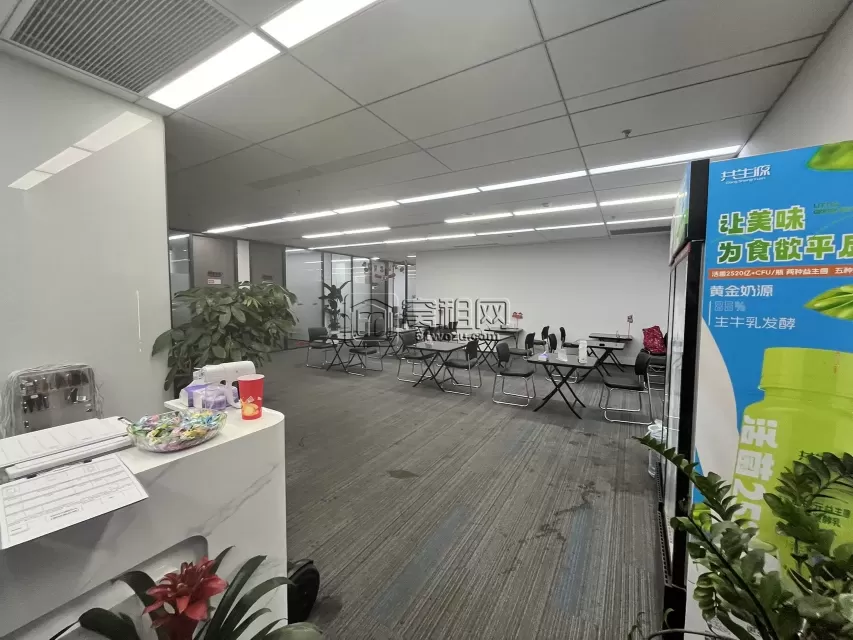 东部新城宁波国际会展中心隔壁宁兴国贸大厦电梯口748平米办公室精装修出租