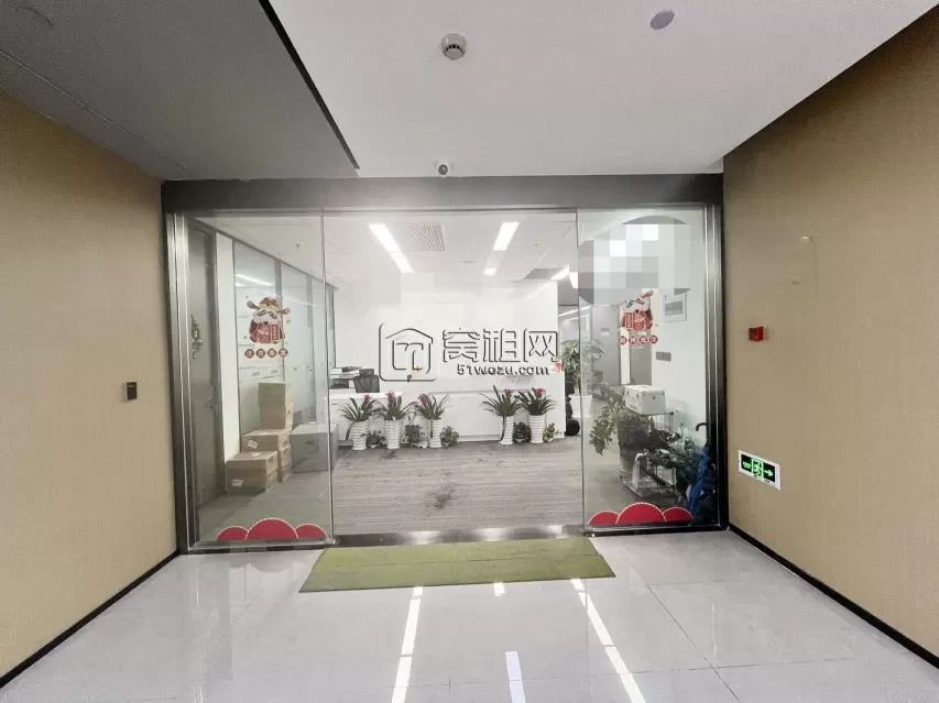 东部新城宁波国际会展中心隔壁宁兴国贸大厦电梯口748平米办公室精装修出租