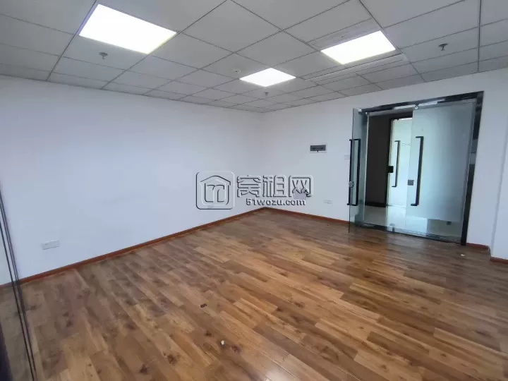东部新城新府银座60平 朝南 一隔间 欢迎咨询看房